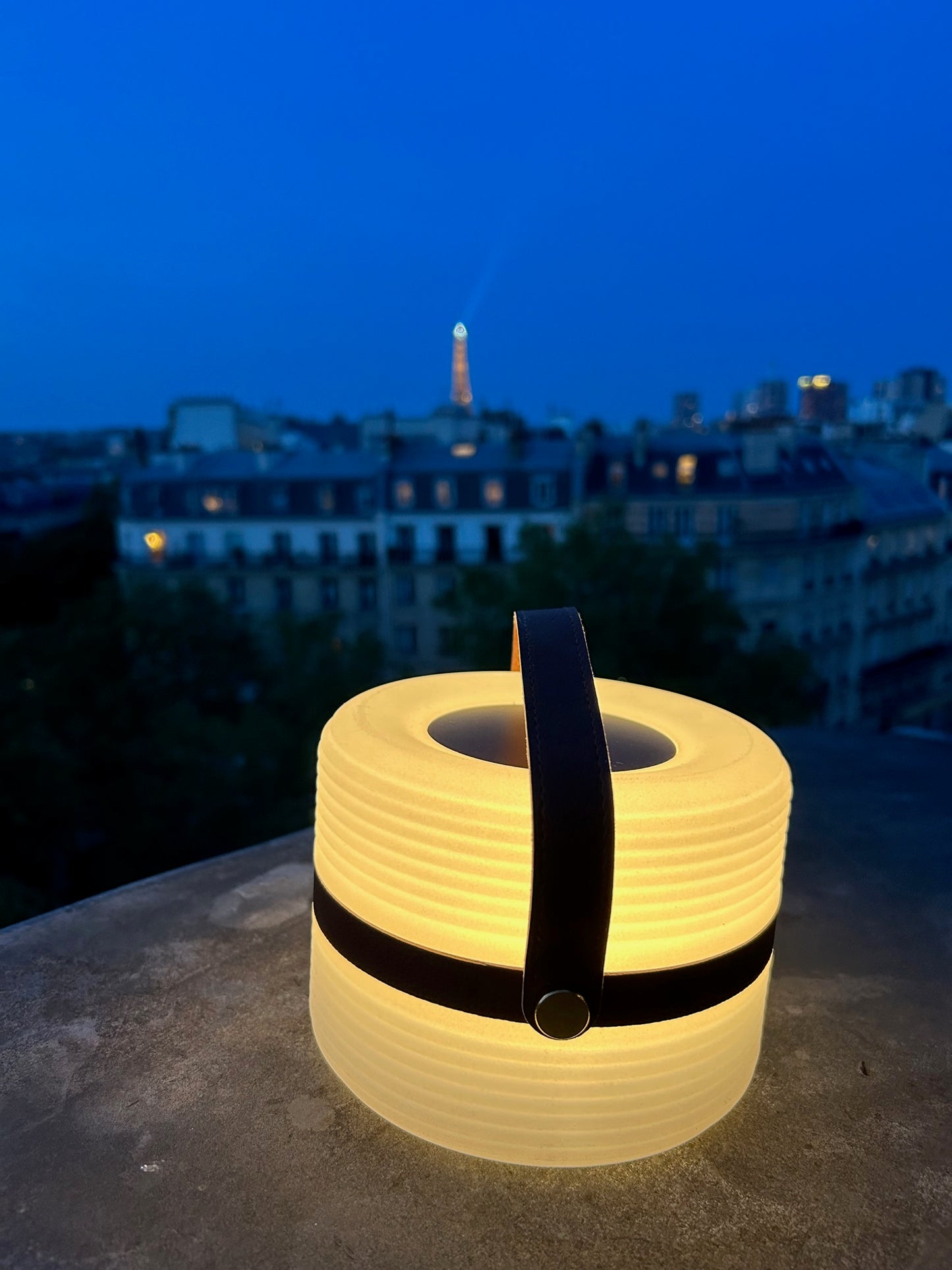 VILMA  / Lampe cylindrique sans fil d'extérieur avec poignée en cuir